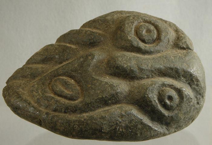 Carved stone sculpture depicting 3bee8