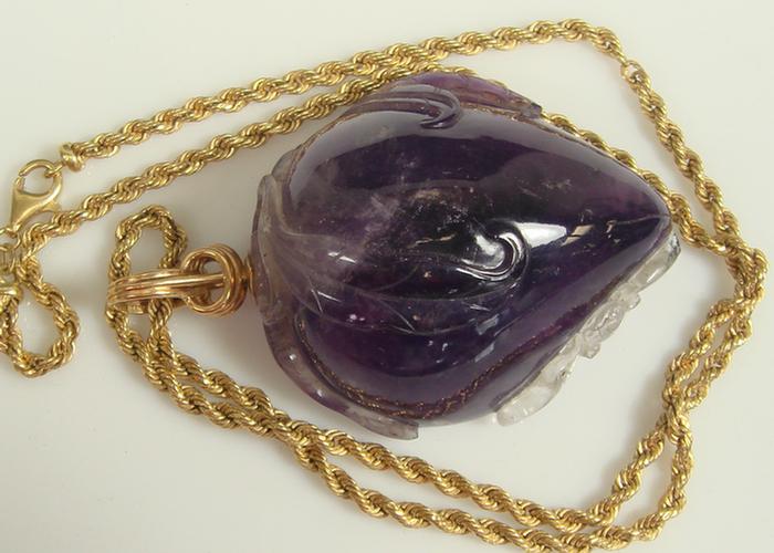 18K yg Chain with Carved Amethyst 3c290