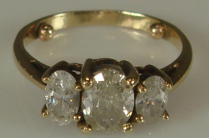14K yg Diamond Ring. Three in-line