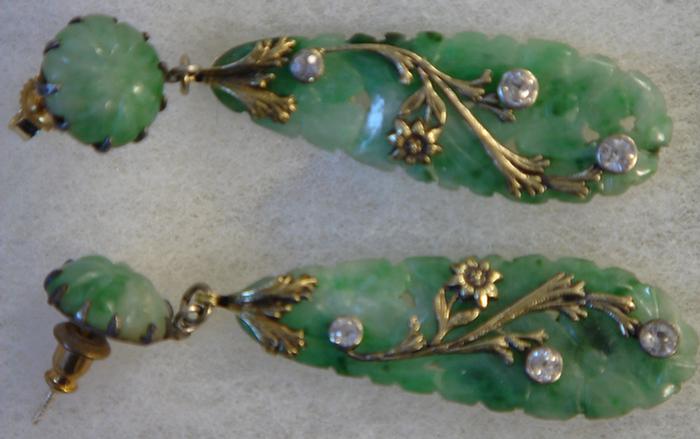 14K yg Jade Earrings. Carved green
