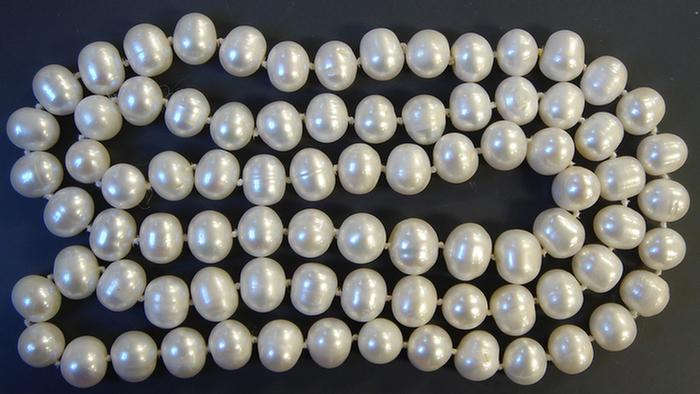 Strand of Pearls 36 continuous 3c32e