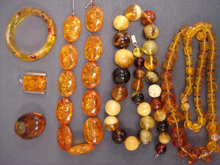 Large Grouping of Amber and Amber 3c33b