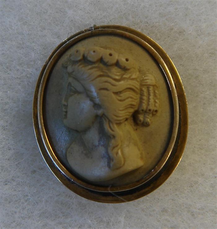 14K yg Lava Cameo Pin Tan colored 3c373