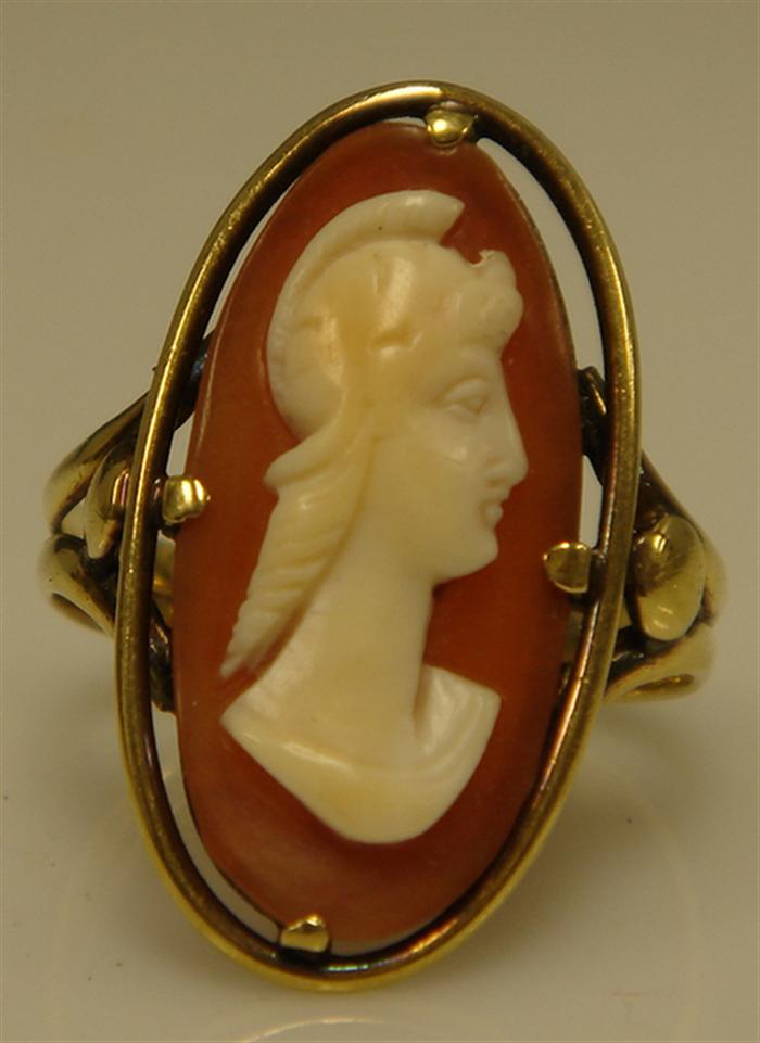 14K yg Cameo Ring. Oval shell cameo