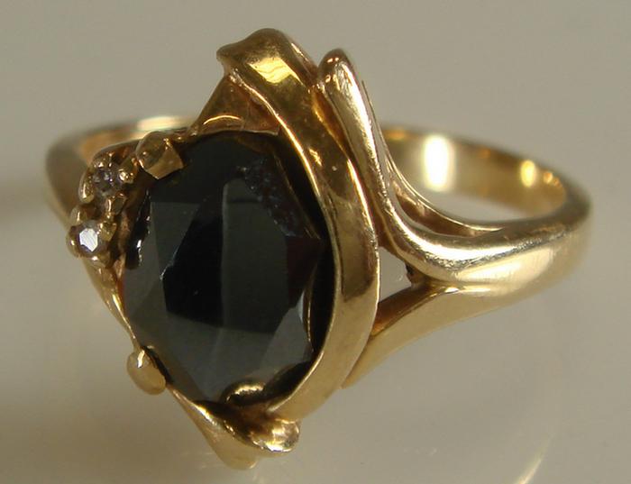 18K YG ring faceted onyx, size