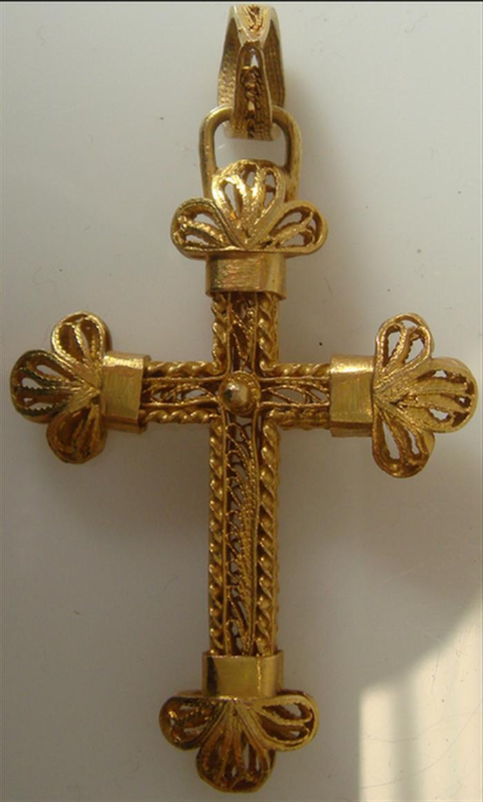 Unmarked YG filigree cross tests 3c387