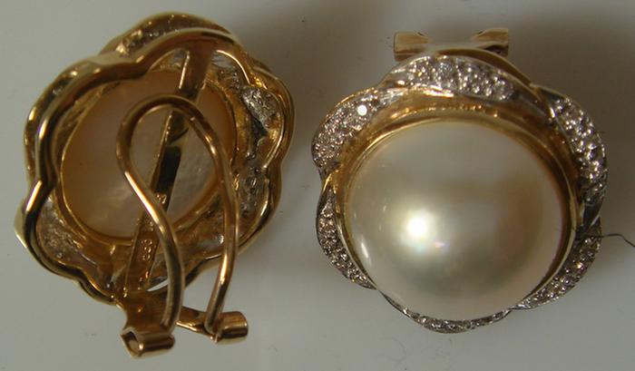 Pair of 14K YG mabe pearl and diamond 3c396