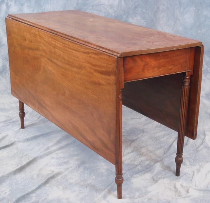 Mahogany Sheraton drop leaf table  3c436