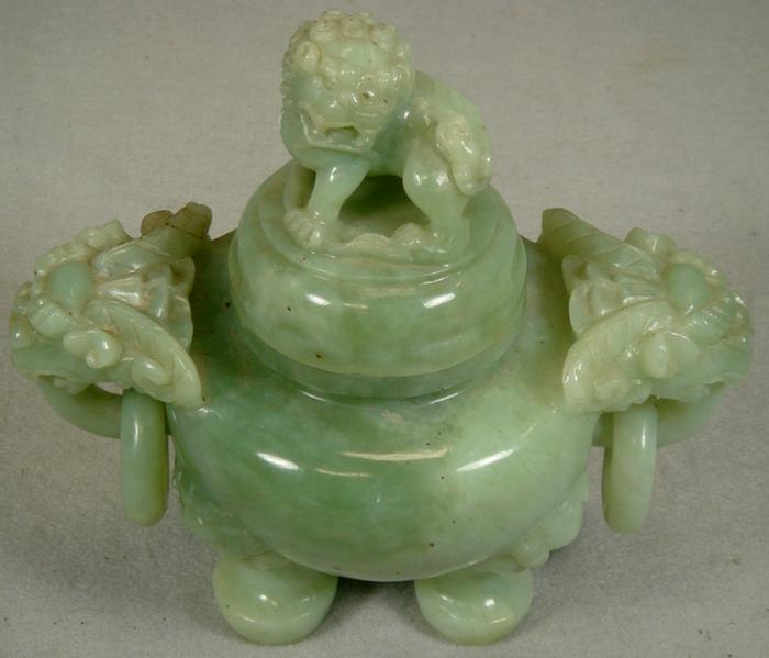 Carved green stone jar with foodog 3c466