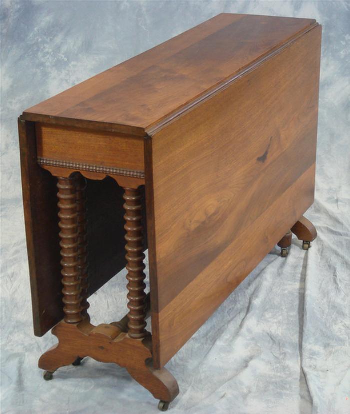 Walnut Victorian gateleg table with