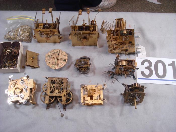 10 assorted brass clock movements 3c101