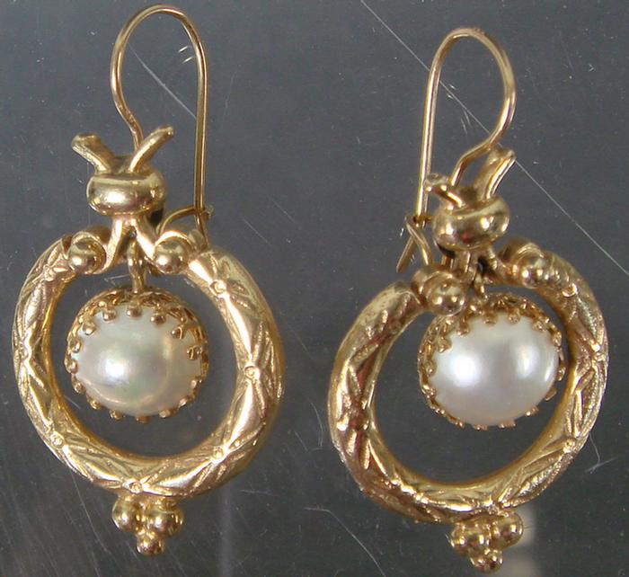 14K yg Mabe' pearl earrings, chased