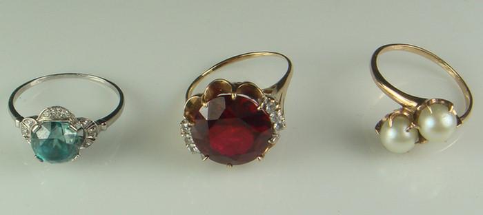 2 10K YG rings red stone 2 pearl  3c6e2