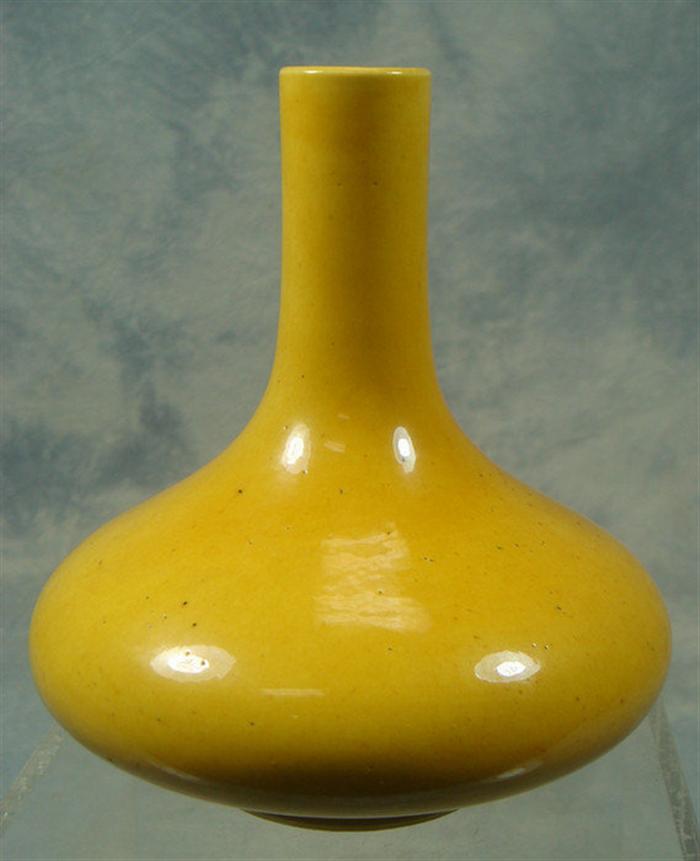 Yellow glazed Chinese porcelain 3c780