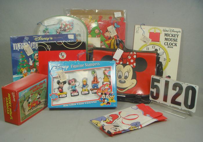 Disney lot, Figurines, pinball game,