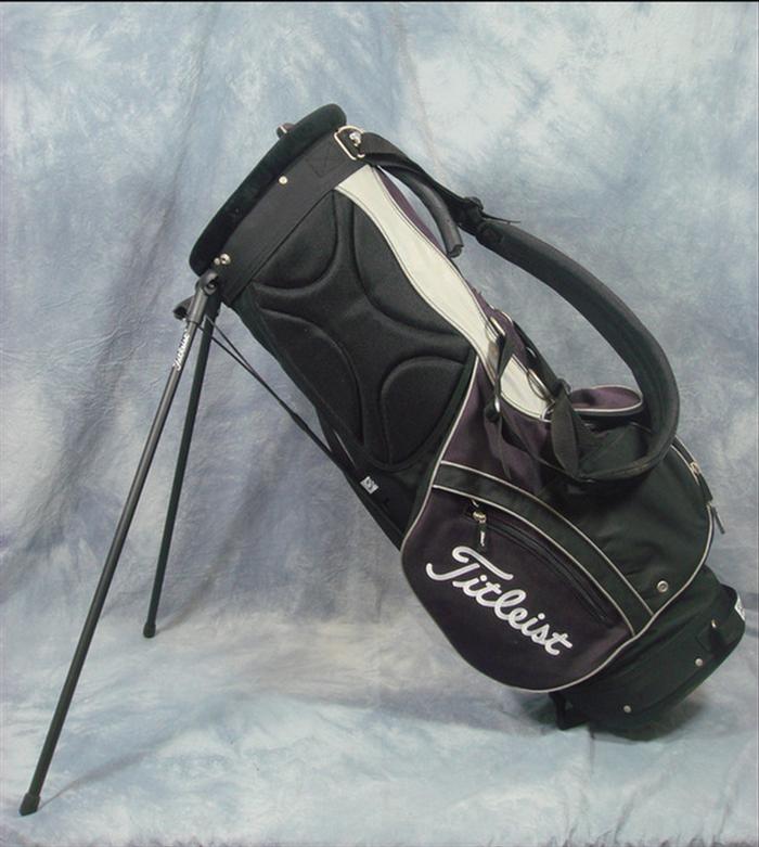 Titleist, purple and black carry bag,