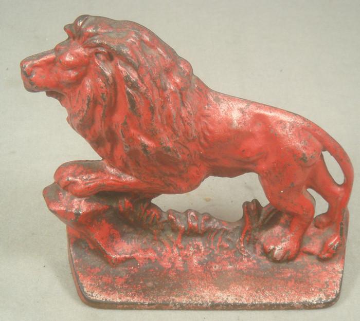 Cast iron doorstop red lion on 3c5cd