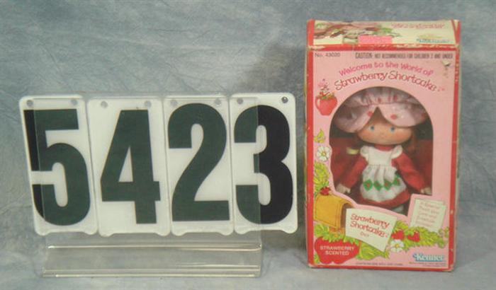 Strawberry Shortcake Doll MIB 3c973