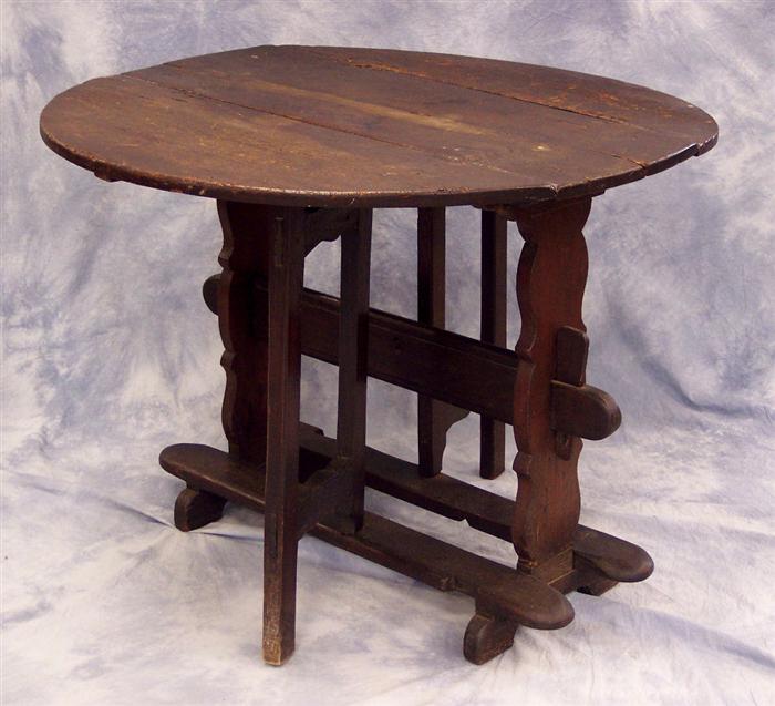 Oak trestle base gateleg table  3cefc