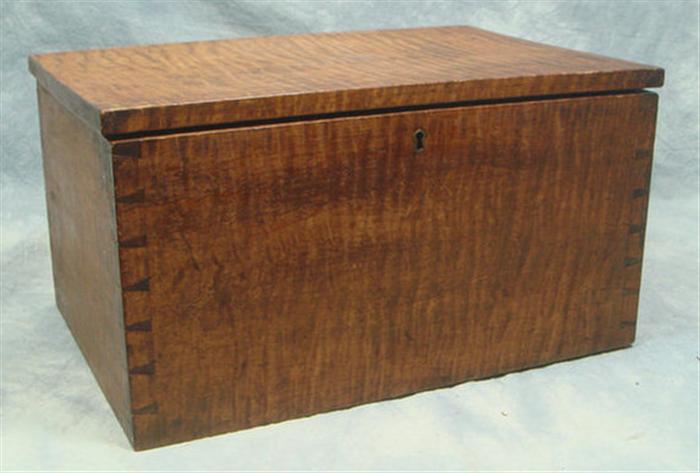 Figured maple dovetailed storage 3cf27