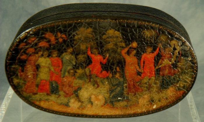 Oval Russian lacquer box depicting 3cd52