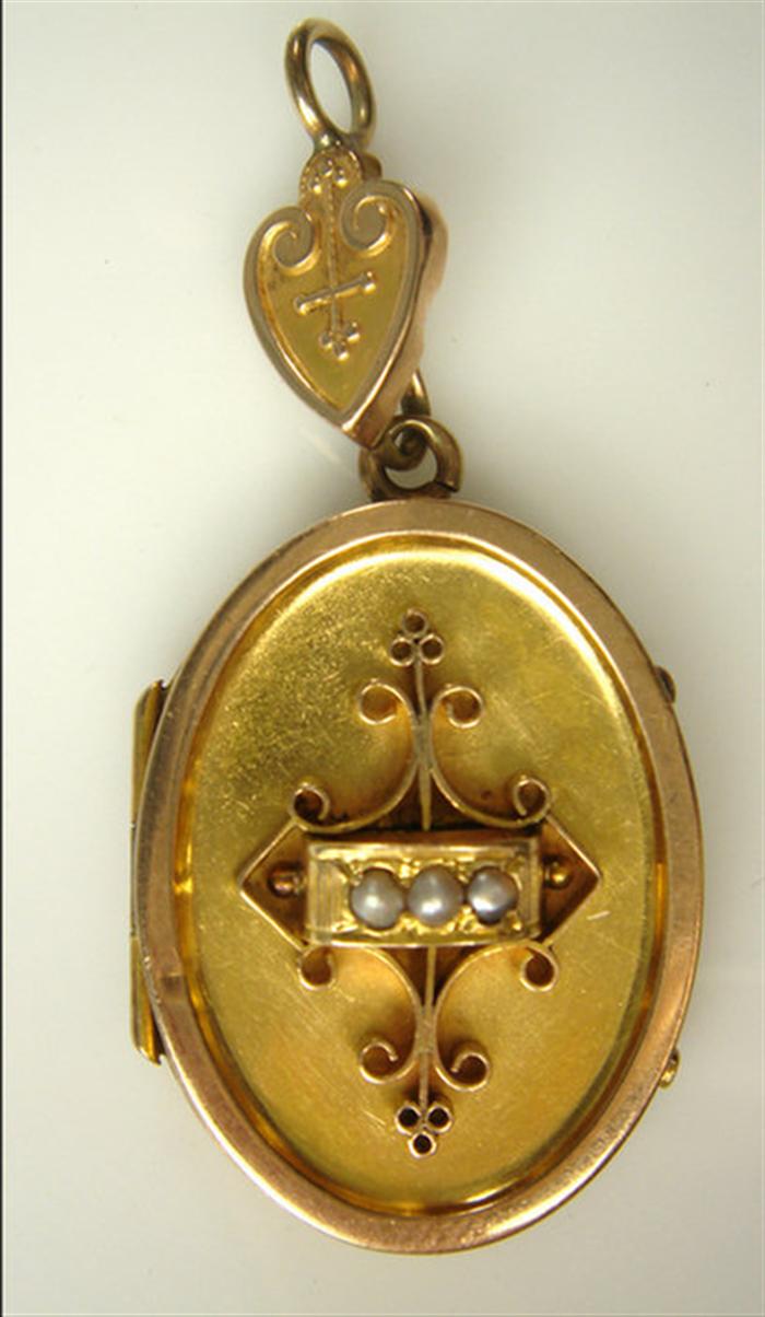 Unmarked YG Etruscan locket with 3cd7a