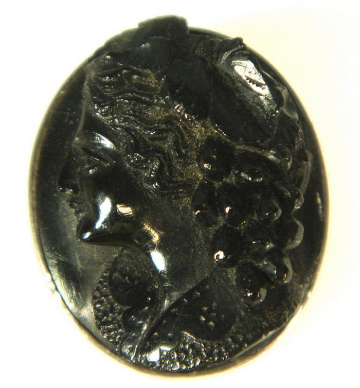 Carved jet cameo, lady in profile,