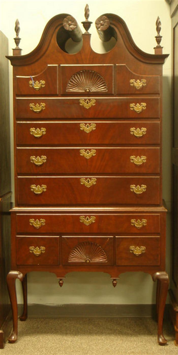 Mahogany Queen Anne style 2 piece 3cdf2