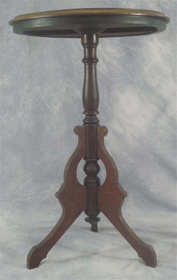 Walnut Victorian table with inlaid 3ce11