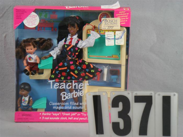 Rare 1985 Teacher Barbie Classroom 3d224