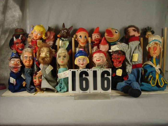 Lot of 21 puppets to include plastic  3d29a