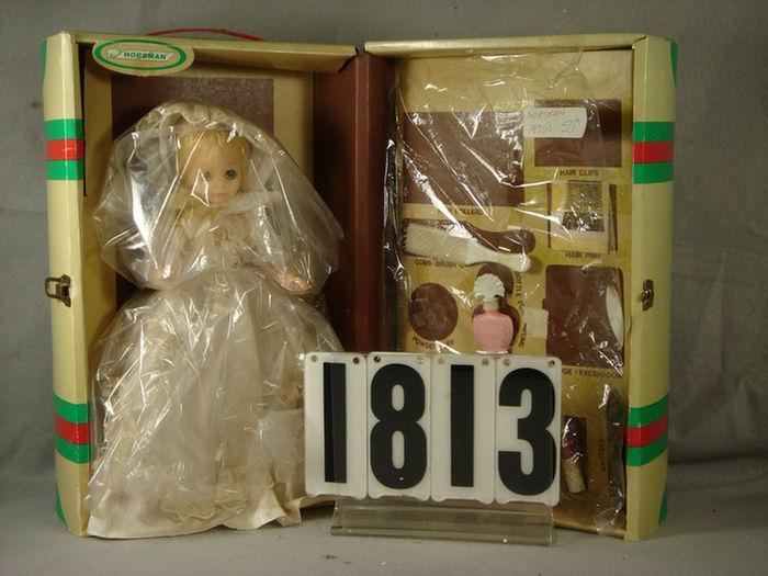 1970s Horsman bride doll in cardboard 3d35d