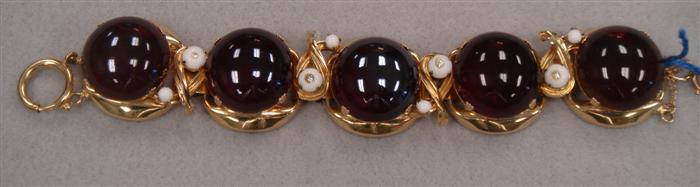 Large red glass stones goldtone 3d41f