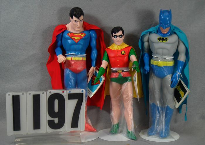 Lot of 3 Superhero figures on stands  3d197