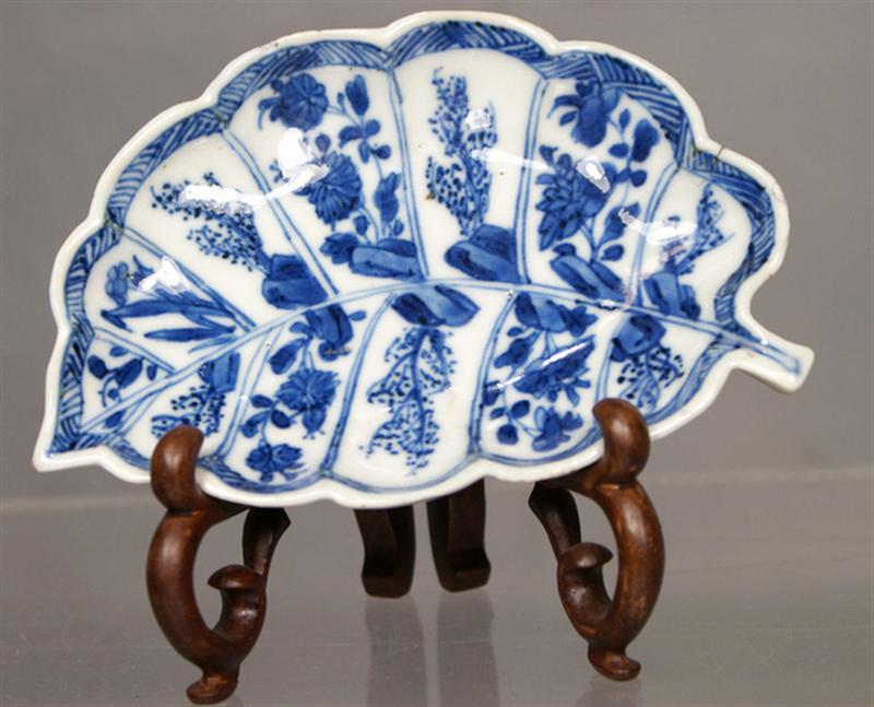 18 19th c Chinese porcelain leaf 3d611