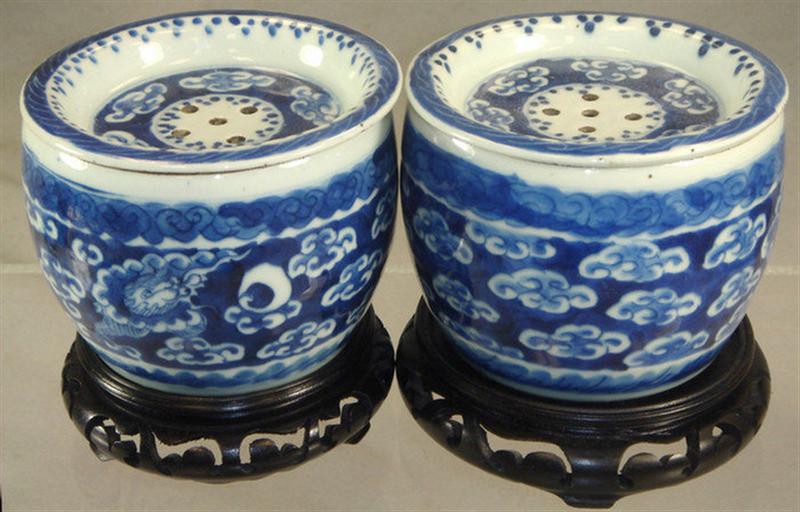 Pair of 19th c Chinese porcelain 3d633