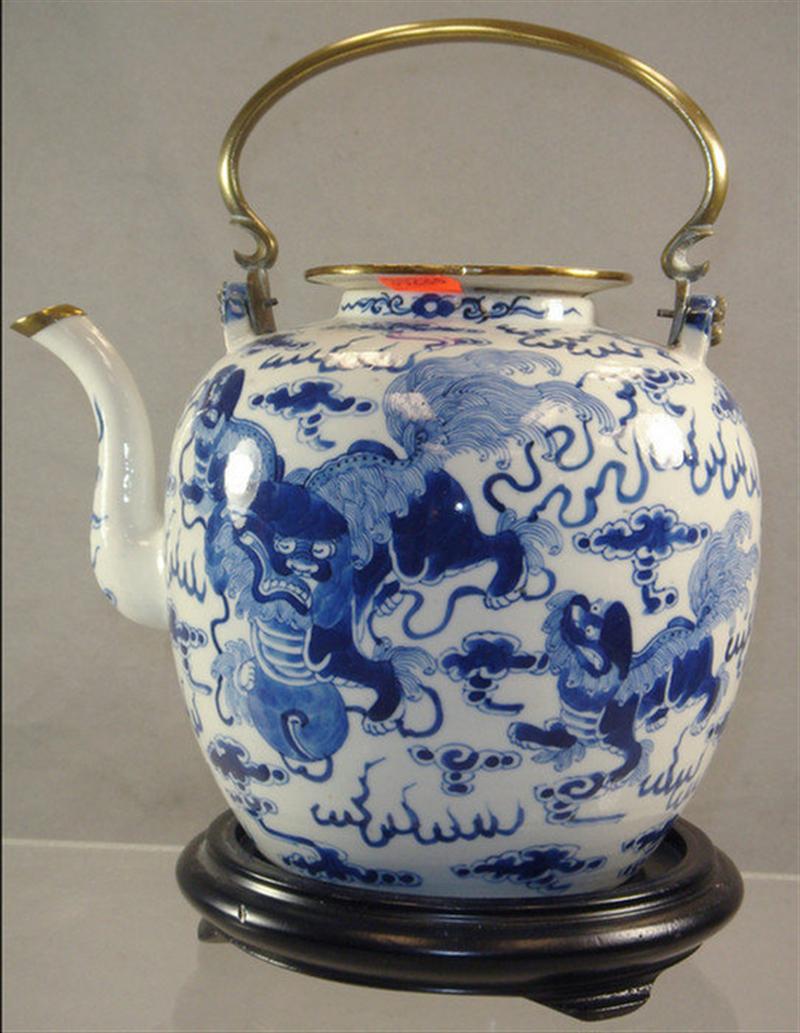 19th c Chinese porcelain teapot 3d63e