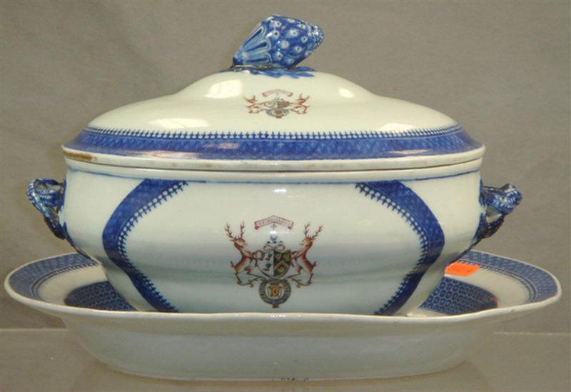 19th Chinese export Armorial tureen 3d645