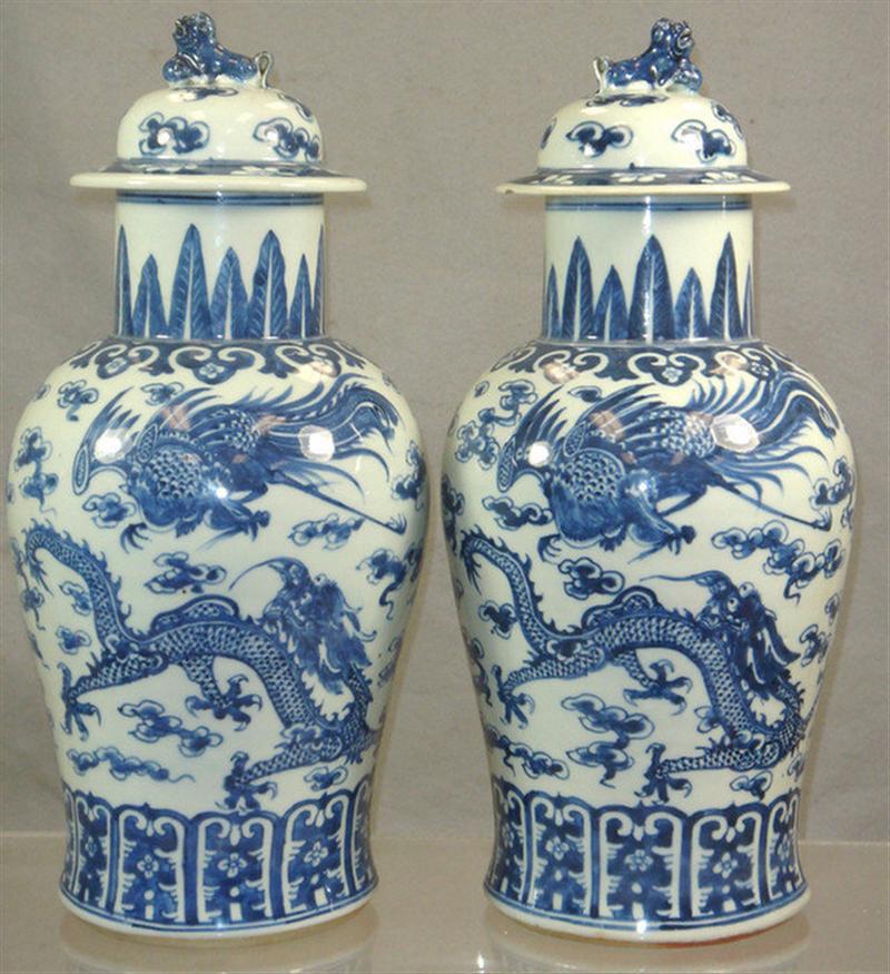 Pair of 19th 20th c Chinese porcelain 3d646