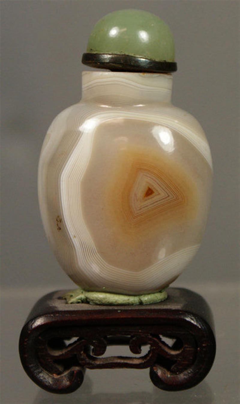 Banded agate snuff bottle with 3d65b