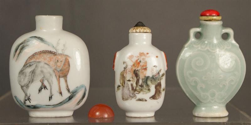  3 porcelain snuff bottles 2  3d693