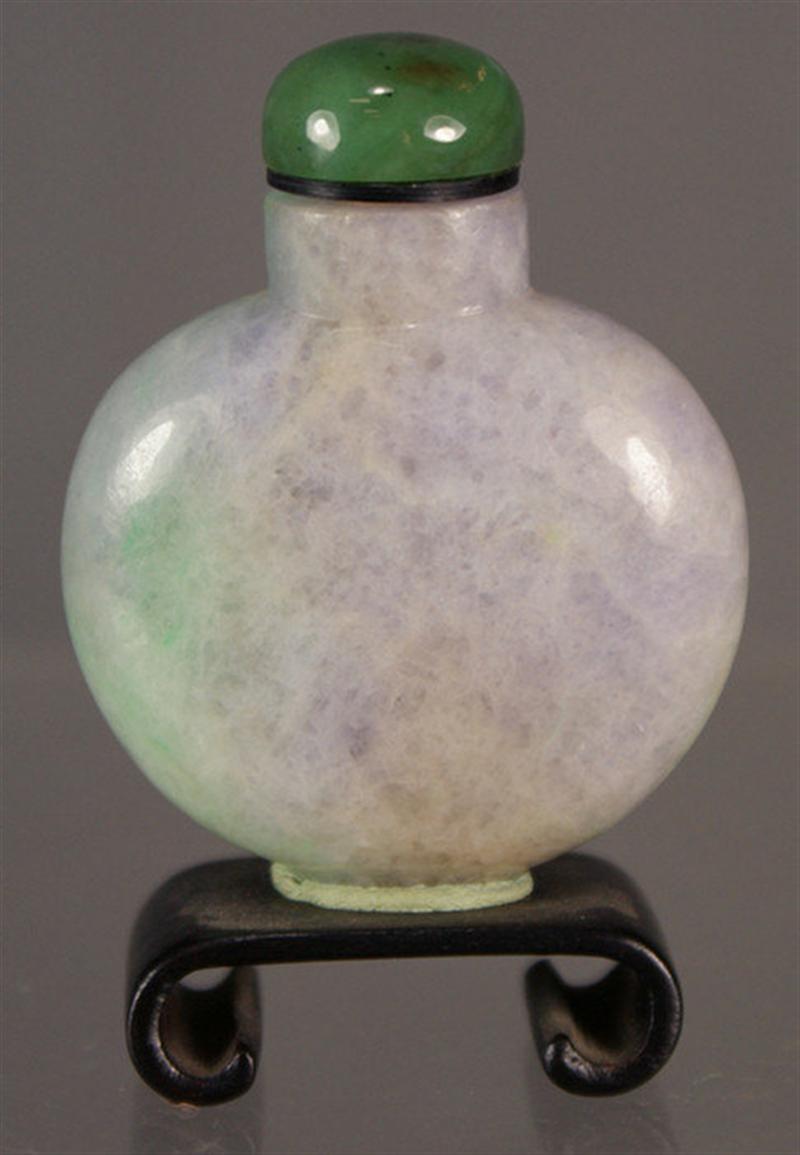 (1) jadeite snuff bottle, lavender