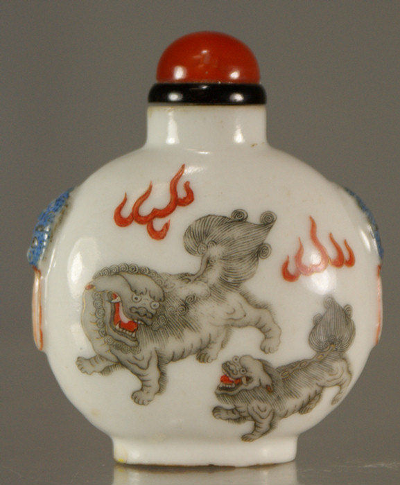 (1) porcelain Dao Quang snuff bottle,