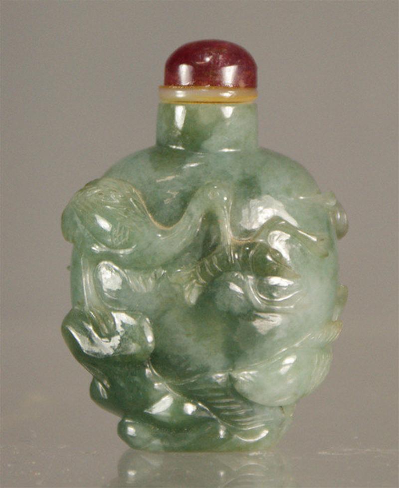  1 carved green jade snuff bottle 3d6ba