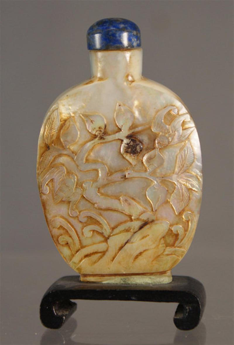 (1) mother of pearl carved snuff