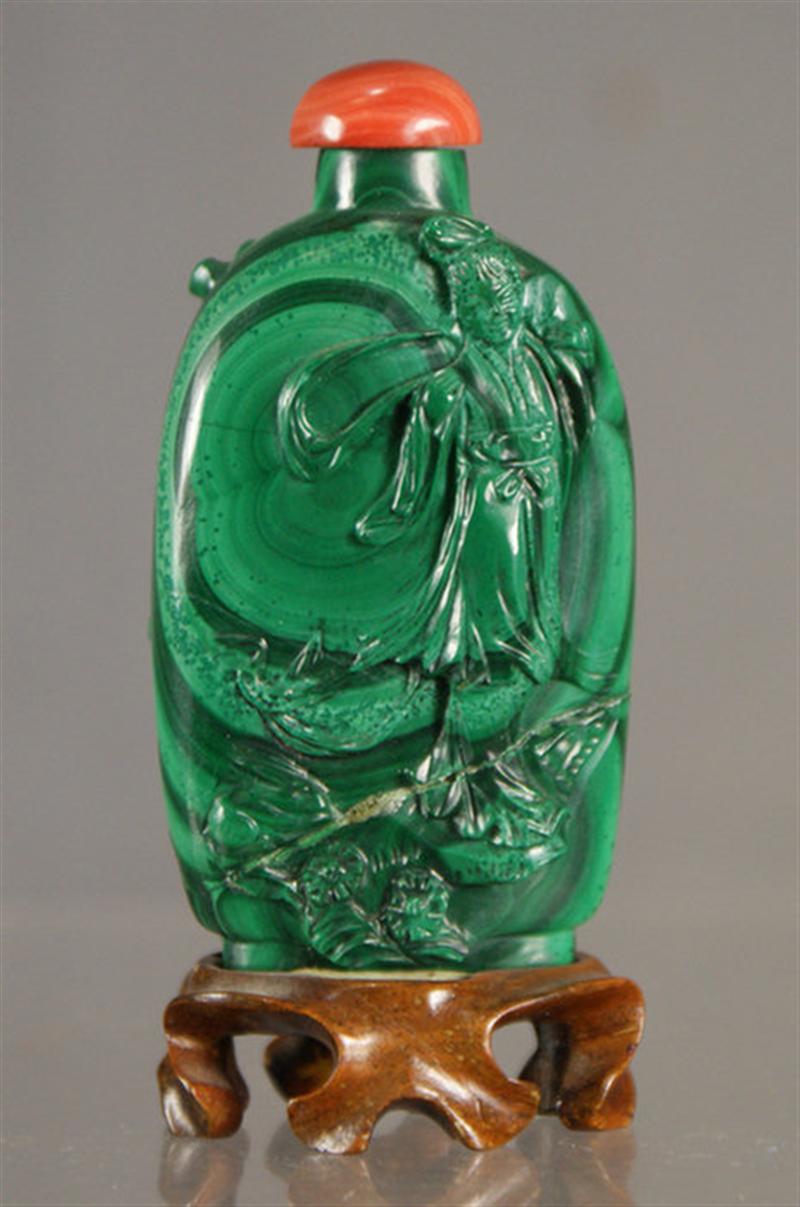 (1) carved malachite snuff bottle,