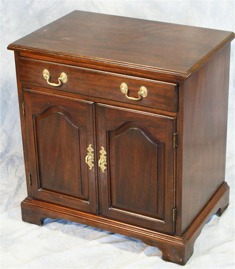 Mahogany Henkel Harris end table with