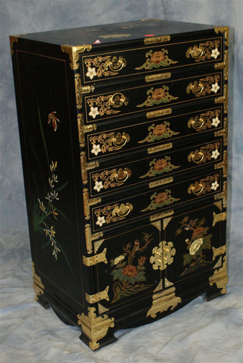 Lacquer decorated Oriental chest 3d7d8