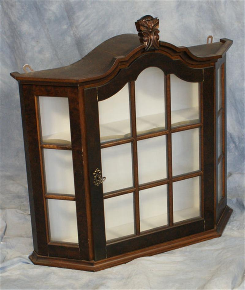 Mahogany Queen Anne style curio 3d7e4