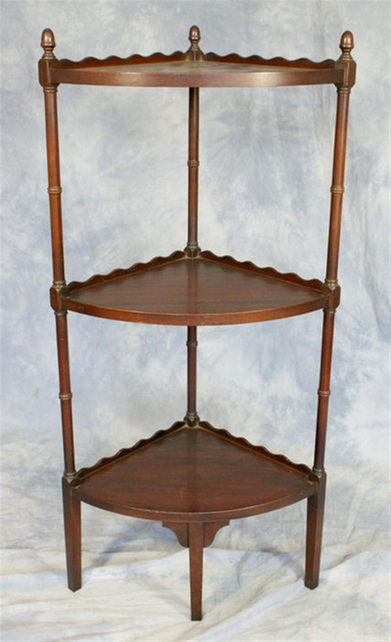 Mahogany Georgian style 3 shelf 3d805